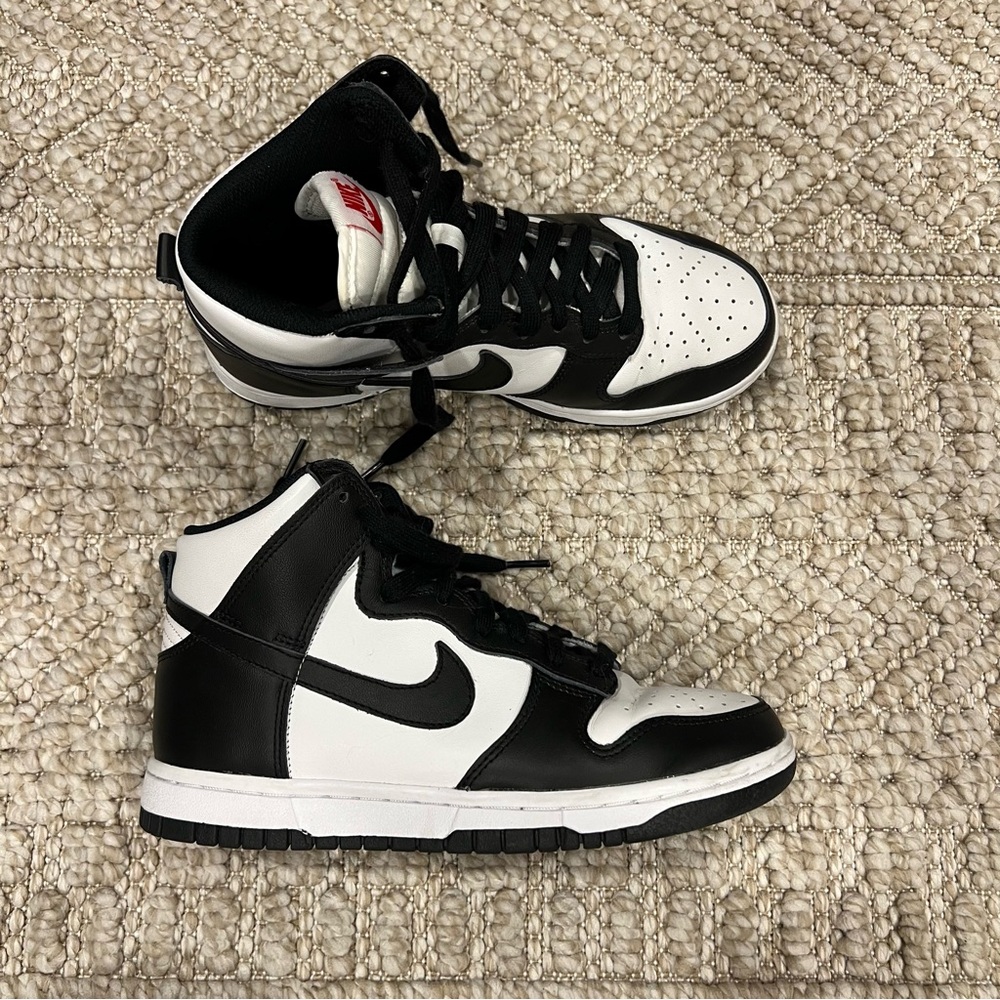 Nike Dunk High Women’s Size 7 Black & White Panda Sneakers